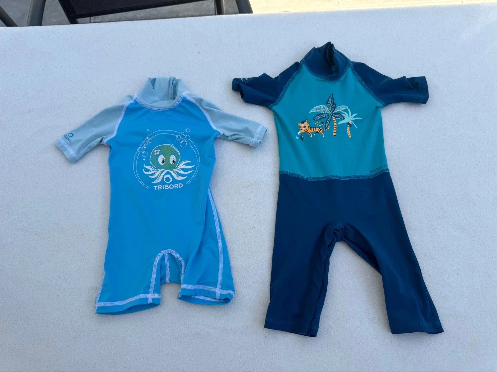 Lot de 2 combinaisons anti-UV bébé Nabaiji et Tribord Protection UV 50 6 12 mois
